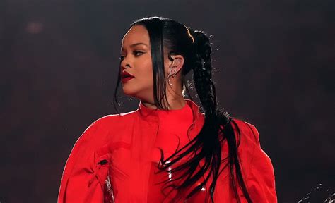 rihanna super bowl red lipstick